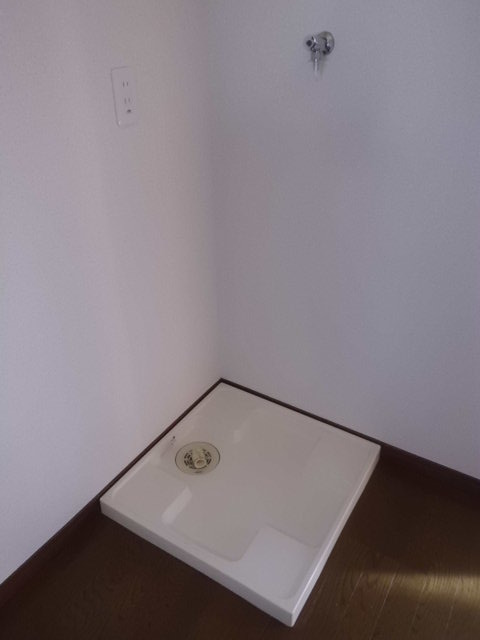 ロンウェル菊名　Ａ棟A101号室 洗濯機置場