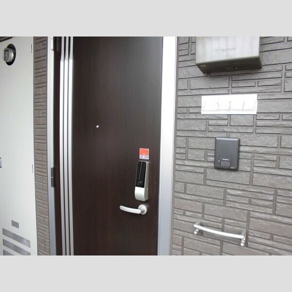 ミレニア籠原102号室 玄関ドア