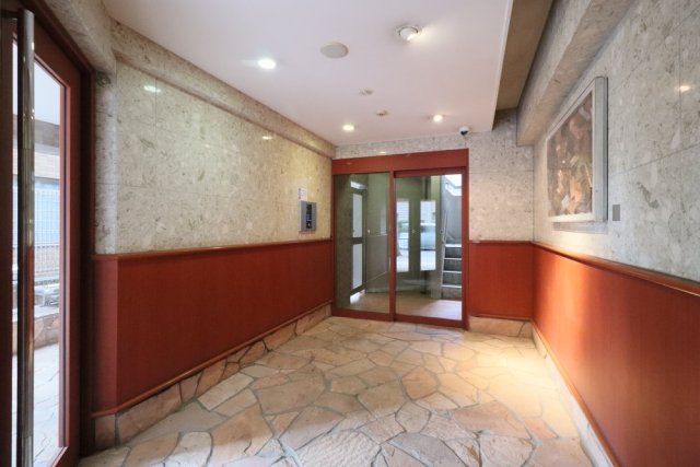 プレールアパートメント芦花公園304号室 エントランス