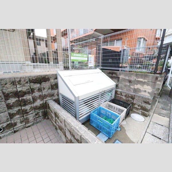 アゼリア ゴミステーション