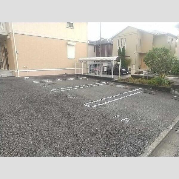 クレール四季彩の丘　参番館 駐車場