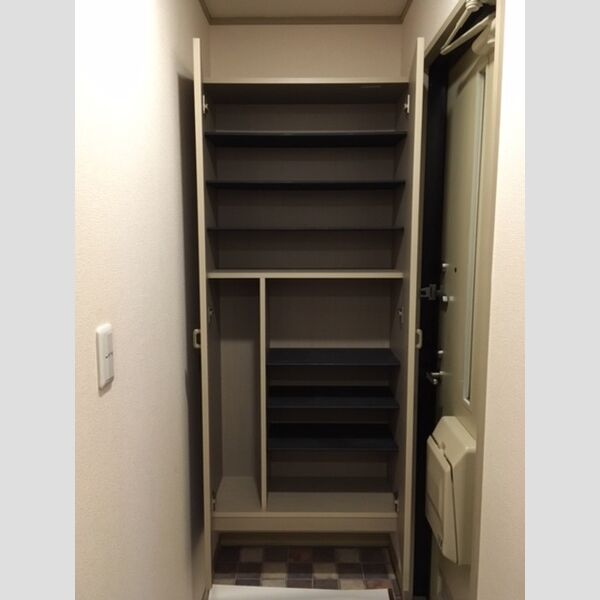 アピエ　壱番館/弐番館弐番館103号室 シューズボックス