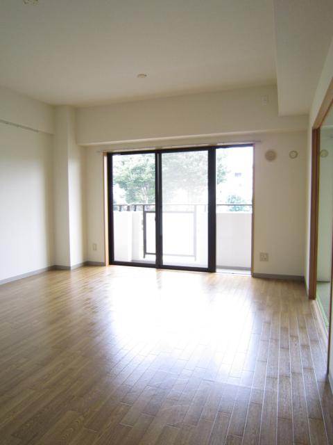 ヴィオレ湘南0302号室 リビング