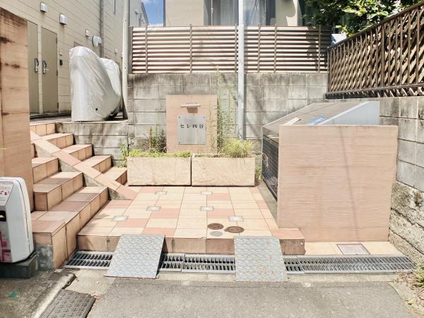 セレ四谷 エントランス