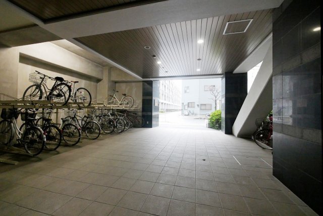 ＴＲＡＤＩＳ ＮＩＰＰＯＲＩ Ｅ 外観