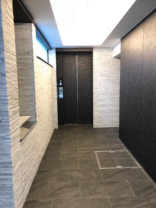 旭 Building3階 エントランス