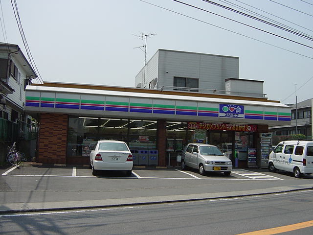 ハイツルミナス スリーエフ（コンビニ）まで240ｍ