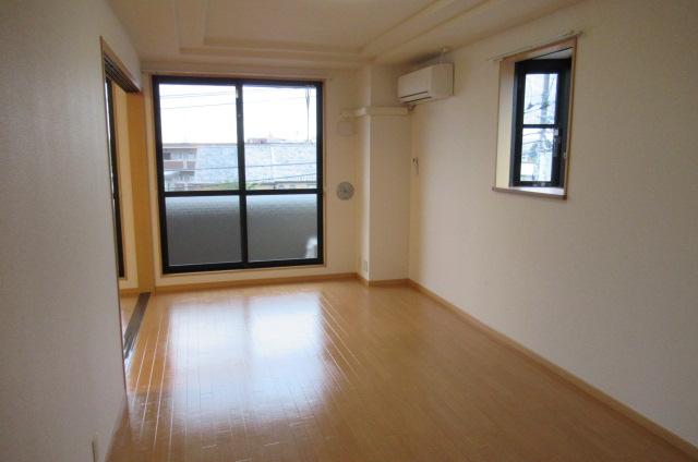 ルミナス砂川七番 リビング