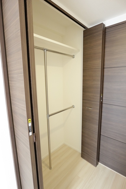 コンシェリア東京 ＢＡＹＳＩＤＥ ＣＯＵＲＴ ハンガーパイプ付きクローゼット