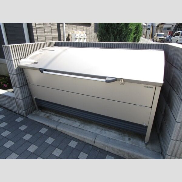 MUMcourt(マムコート)202号室 入居者専用ゴミストッカー