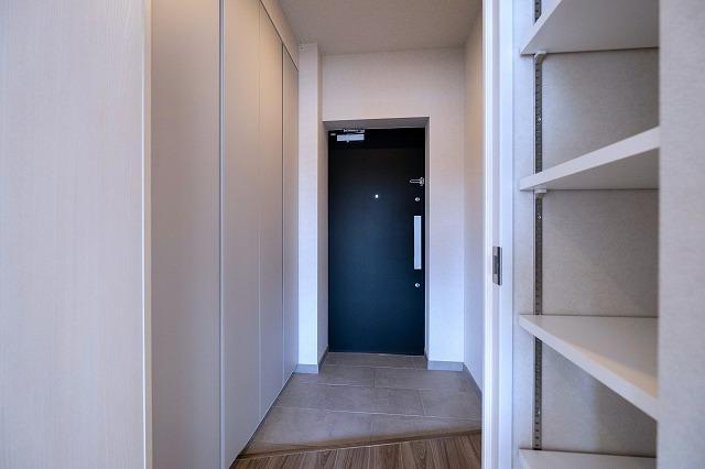 Lighthouse西新宿6階 玄関