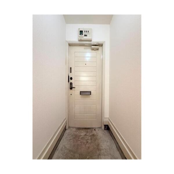 サンライズ鶴瀬102号室 玄関