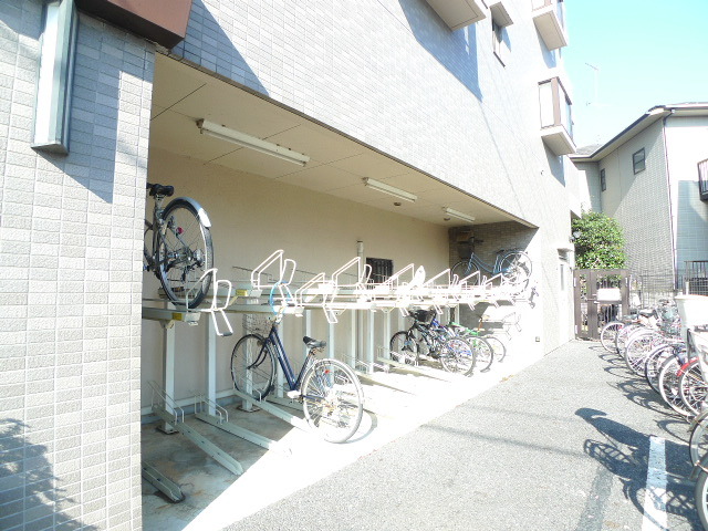 フォンターナ鬼越0403号室 駐輪場