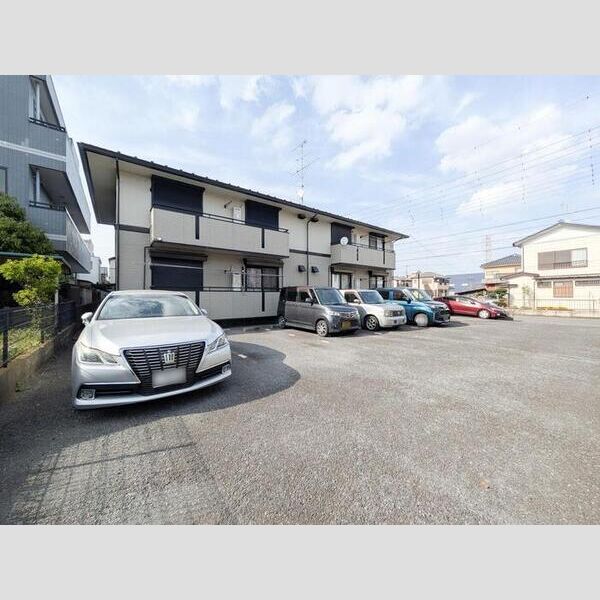 クレセント　B 駐車場