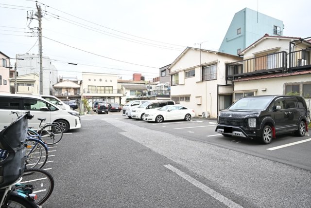成加パラシオン4階 駐車場