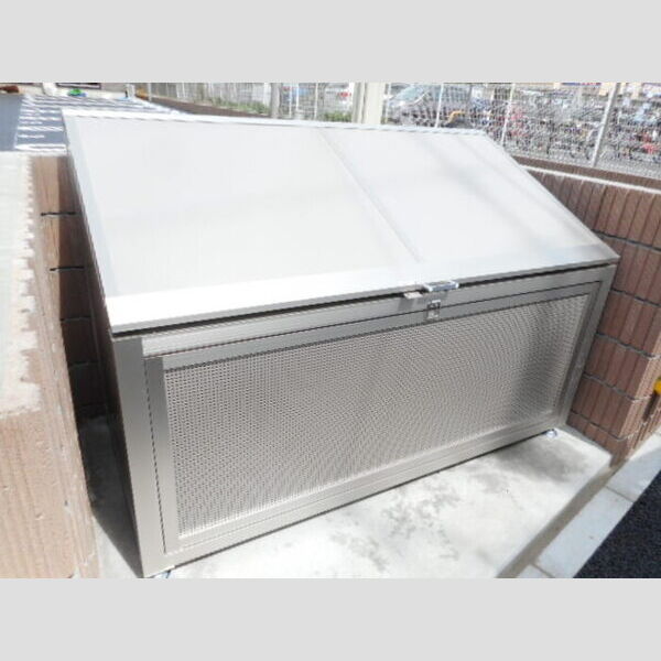 ベルウッド303号室 入居者様専用ゴミストッカー