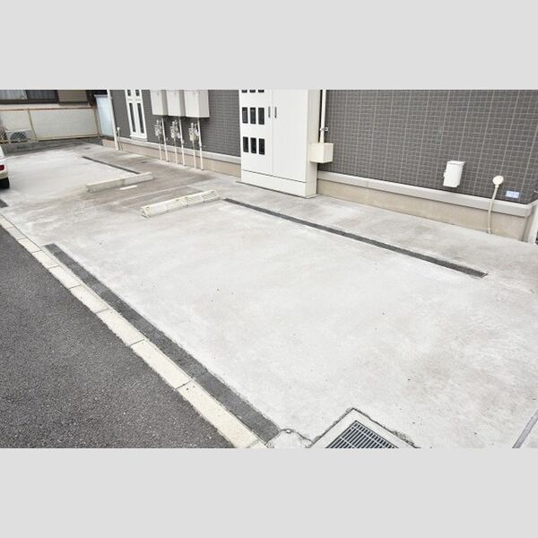 グランドパレス 駐車場