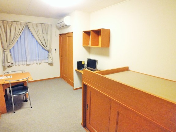 レオパレス平作 リビング