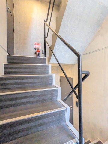 コルク本駒込 玄関