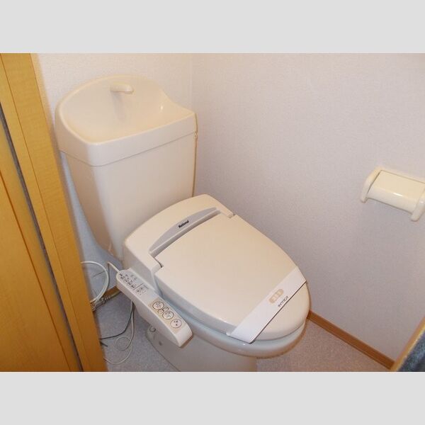 アルム横浜202号室 温水洗浄暖房便座付トイレ