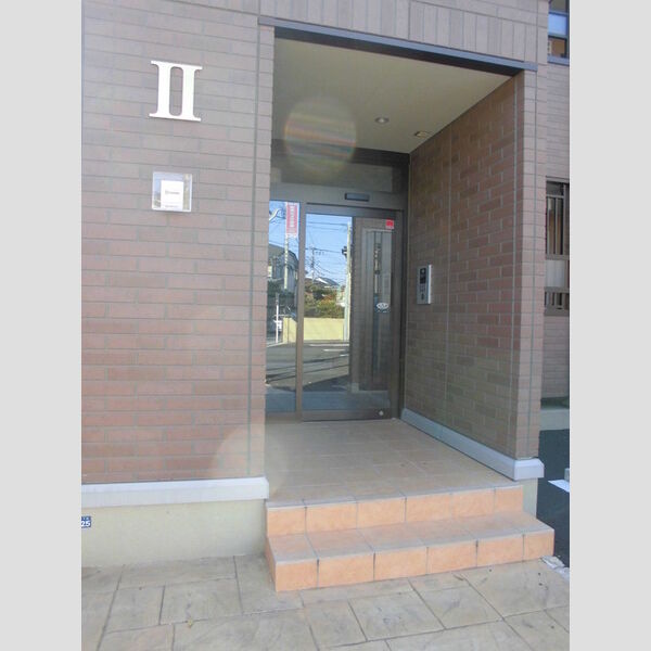 エミネンスⅡ205号室 エントランス(防犯カメラあり)