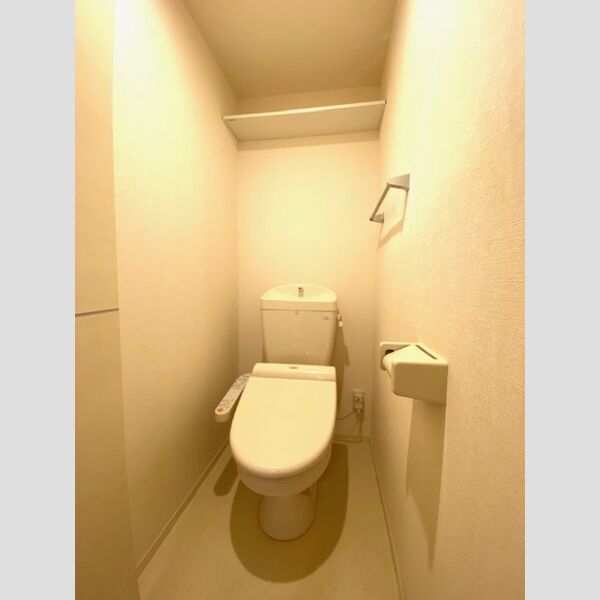 ガーデンハイツ 302号室　洗浄便座付きのトイレ