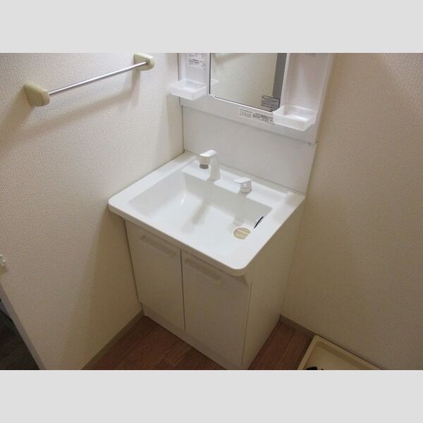 メゾンドォ渕谷　AB 洗髪洗面化粧台