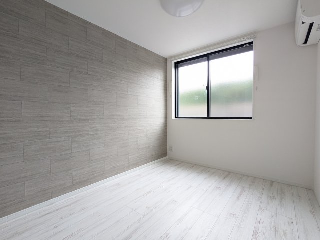 エスビーメゾン南鳩ヶ谷0101号室 リビング