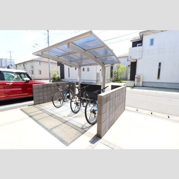 アヴニール 駐輪場