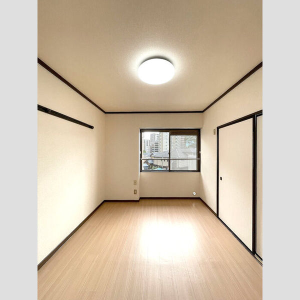 チャーリーズマンションⅡ301号室 洋室