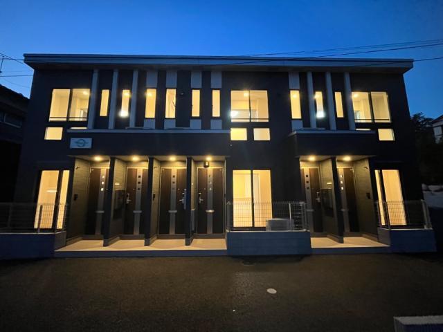 サウザンドリーフ 外観写真（夜）