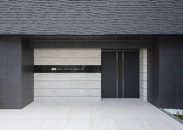 ガーラ・アヴェニュー武蔵小杉 シンプルに仕上げたエントランス♪