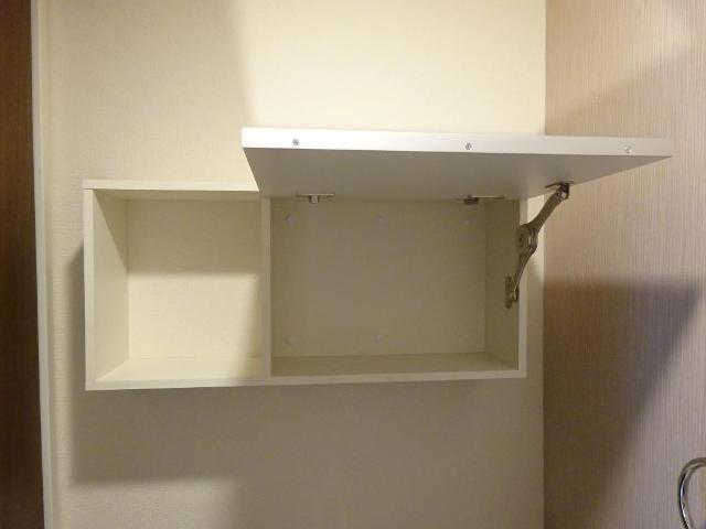 レヴメゾン神山参番館103号室 トイレ収納（イメージ）