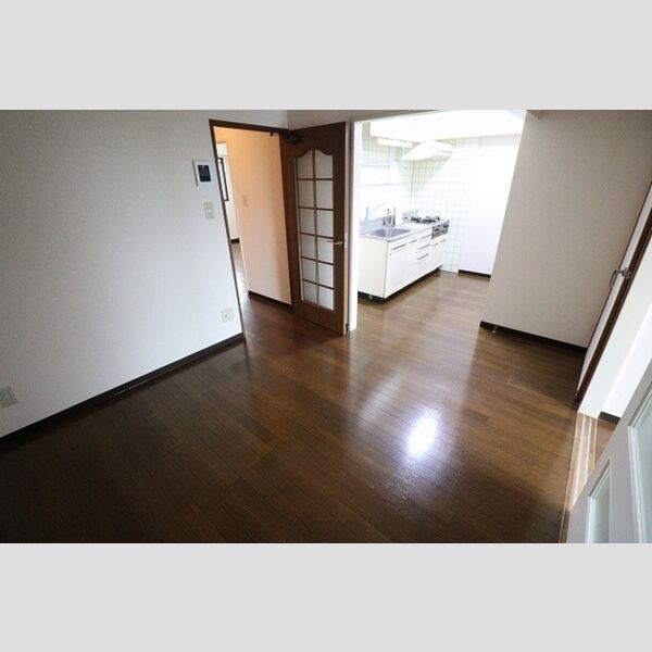 メゾン・リヴィエール301号室 DK8帖