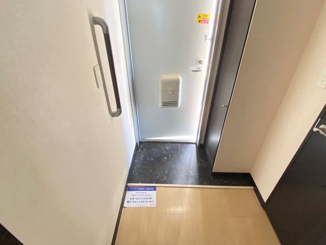 レオネクストマローネ304号室 玄関