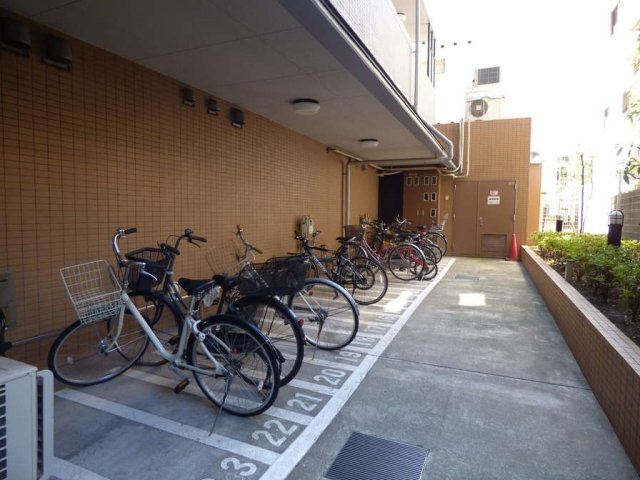 藤和六本木ホームズ2階 駐輪場