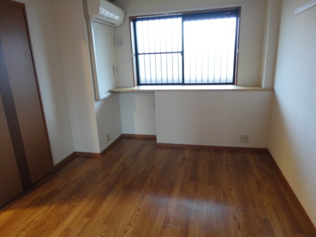 ガーデンヒルズNAKAYAMA壱番館106号室 洋室