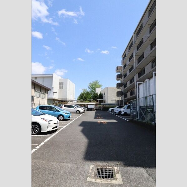 グラースマロニエ 駐車場