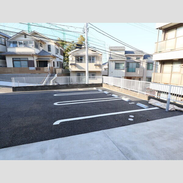 Free103号室 駐車場