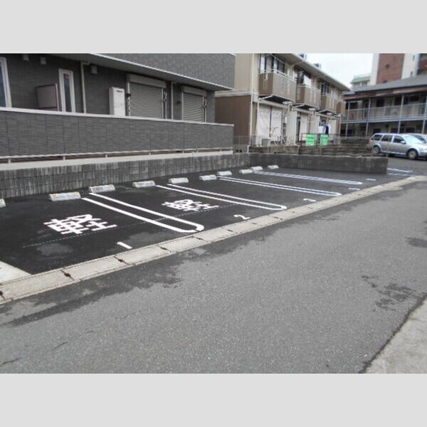 クレッセントコート201号室 駐車場