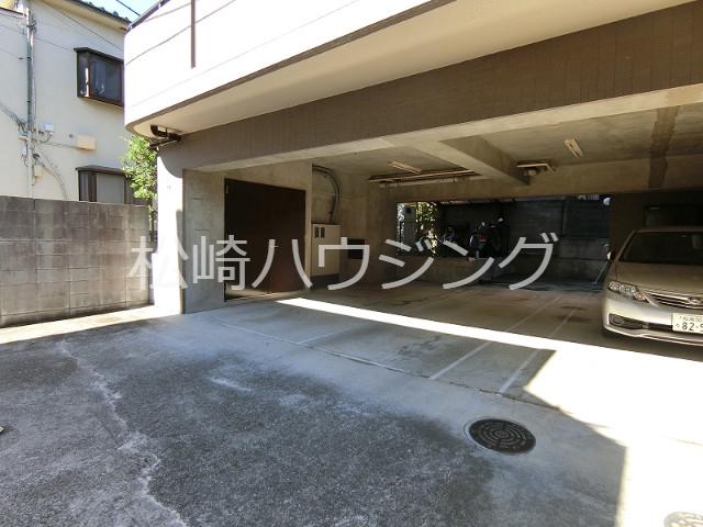 ドルチェ中野 駐車場