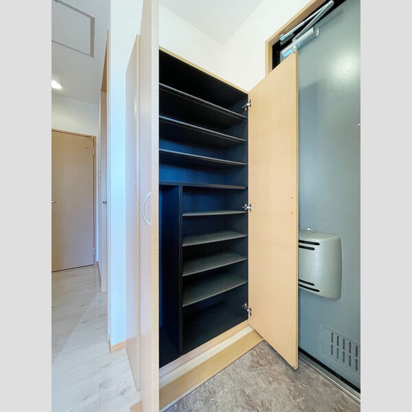 プリムヴェール　壱番館301号室 玄関