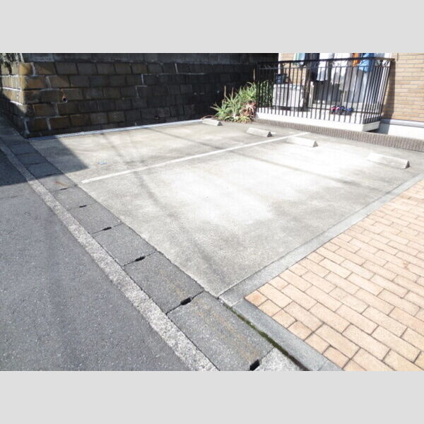 ラフィーネ 駐車場