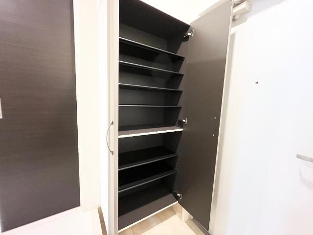 Luminous coat 下駄箱