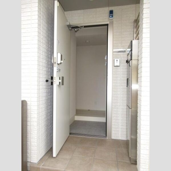 アンジュール氷川台101号室 玄関