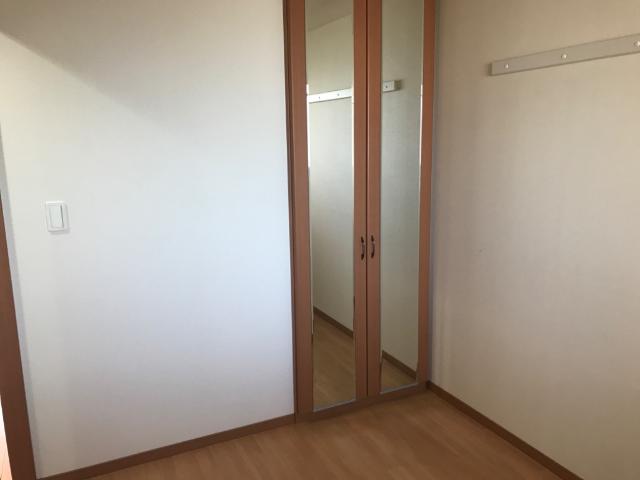 パイン・フィールド　 洋室