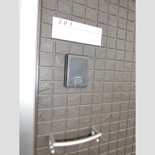 ドルチェヴィータ201号室 表札・インターフォン・傘掛け