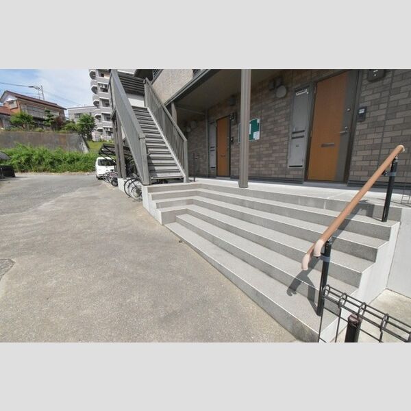 モンターニャ107号室 エントランス