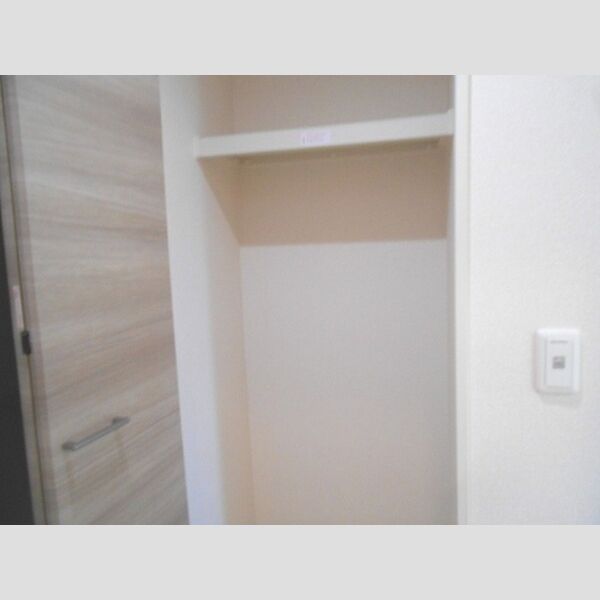 ティサージュ 廊下　物入