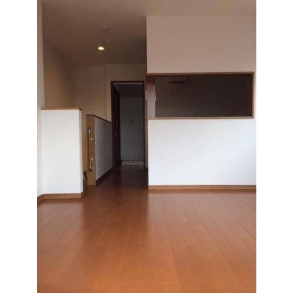 ヒルズ鶴峯 リビング